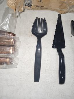 Assorted plasticware