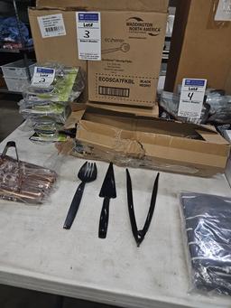 Assorted plasticware