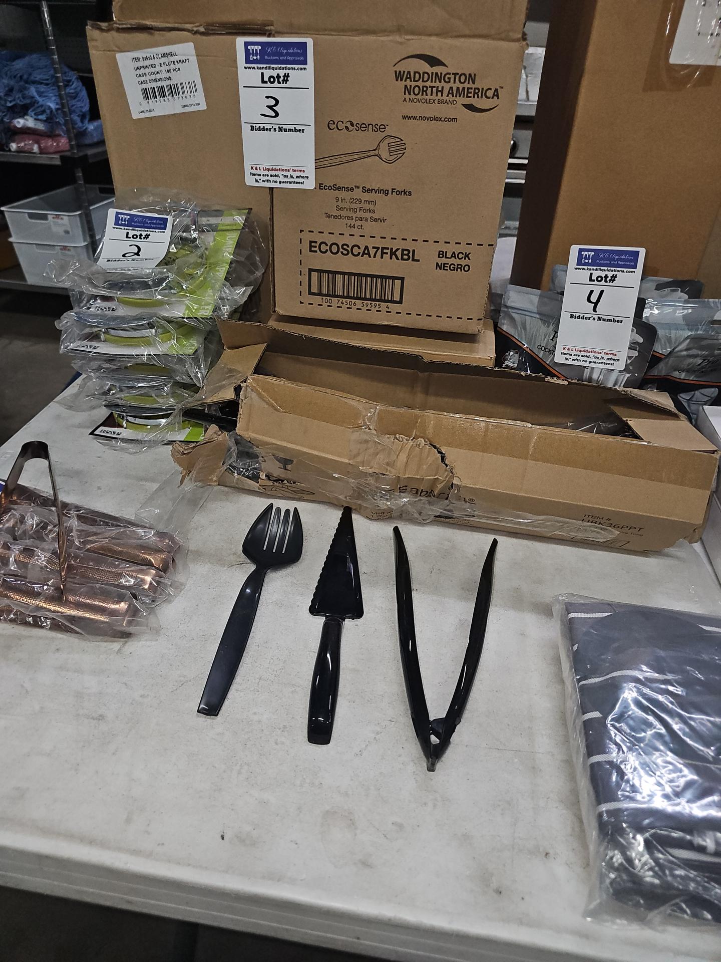 Assorted plasticware