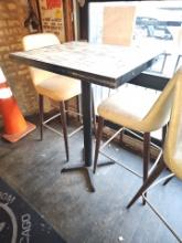 Table with 2 bar chairs (sold per item)