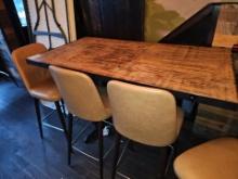 Table with 2 bar chairs (sold per item)