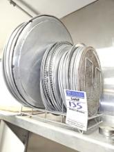 Assorted pizza ware with stand