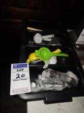 Assorted kitchenware