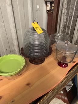 Cake dishes/display