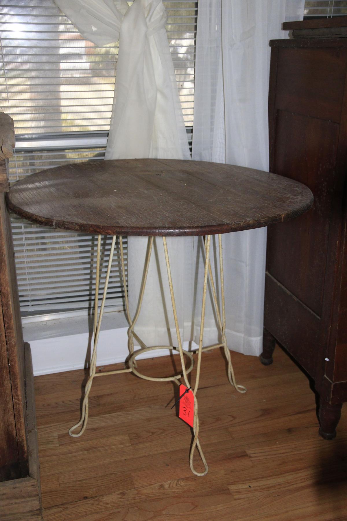 METAL TWIST LEG TABLE