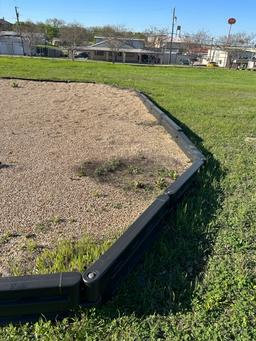 PLAYGROUND BLACK PERIMETER BORDER WITH SPIKES