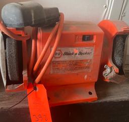 BLACK AND DECKER BENCH GRINDER
