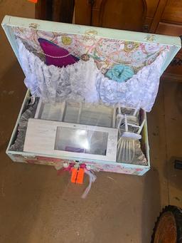 SUITCASE DOLL HOUSE