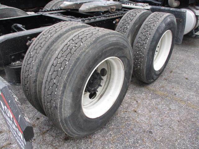 2006 FREIGHTLINER CL12064ST Columbia Conventional