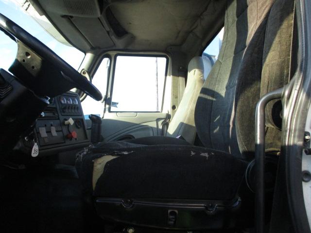 2005 INTERNATIONAL 8600 Conventional
