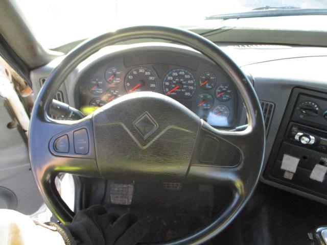 2005 INTERNATIONAL 8600 Conventional
