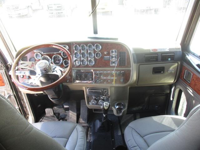2004 PETERBILT 379 Extended Hood Ultra Cab Conventional