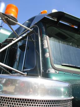 2004 PETERBILT 379 Extended Hood Ultra Cab Conventional