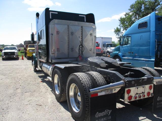 2004 PETERBILT 379 Extended Hood Ultra Cab Conventional