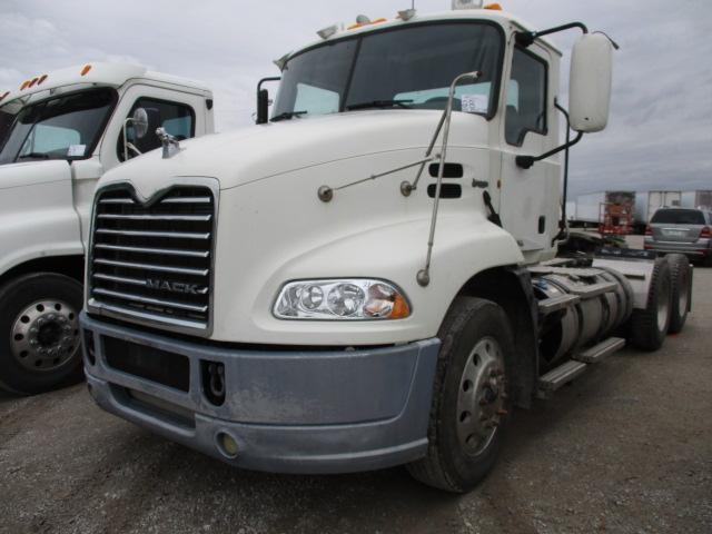 2012 MACK CXU613 Pinnacle Conventional