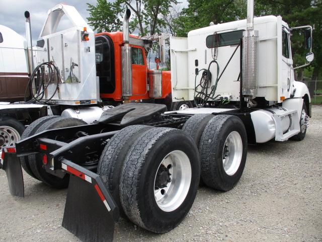 2003 FREIGHTLINER Columbia CL12064ST Conventional