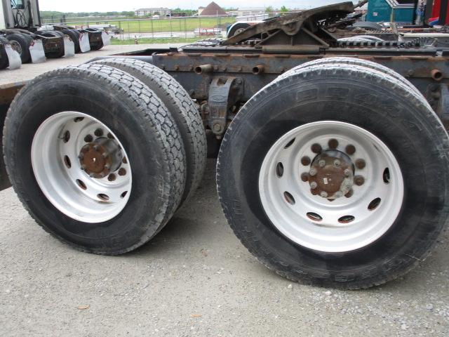 2000 PETERBILT 379 Extended Hood Ultra Cab