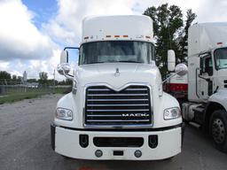 2017 MACK CXU613 Pinnacle Conventional, Non-Runner