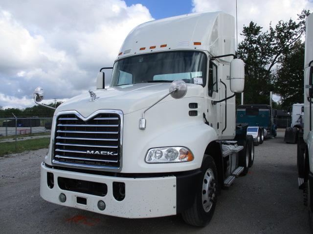 2017 MACK CXU613 Pinnacle Conventional, Non-Runner