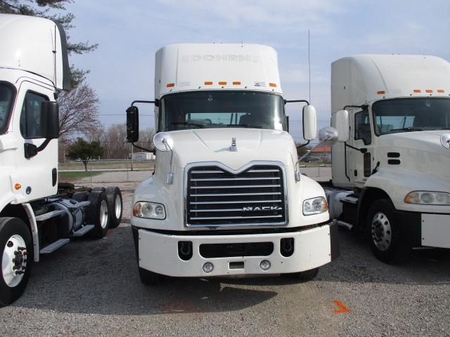 2016 MACK CXU613 Pinnacle Conventional