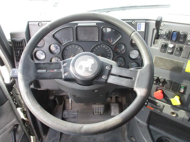 2016 MACK CXU613 Pinnacle Conventional