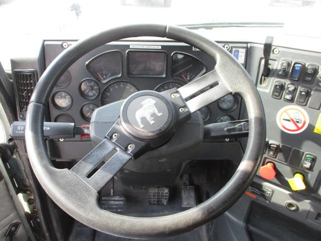 2016 MACK CXU613 Pinnacle Conventional
