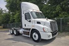 2015 FREIGHTLINER Cascadia CA11364ST Conventional