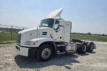 2015 MACK CXU613 Pinnacle Conventional