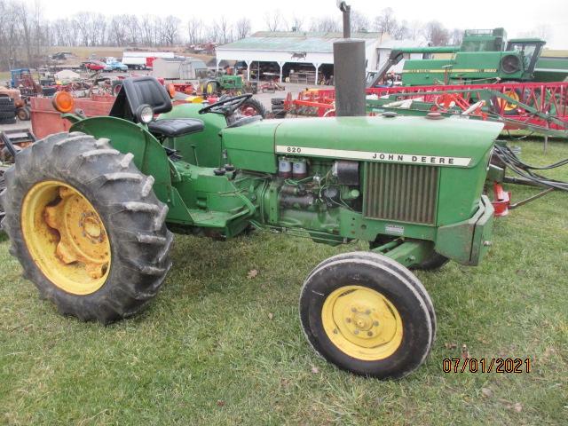JOHN DEERE 820 TRACTOR