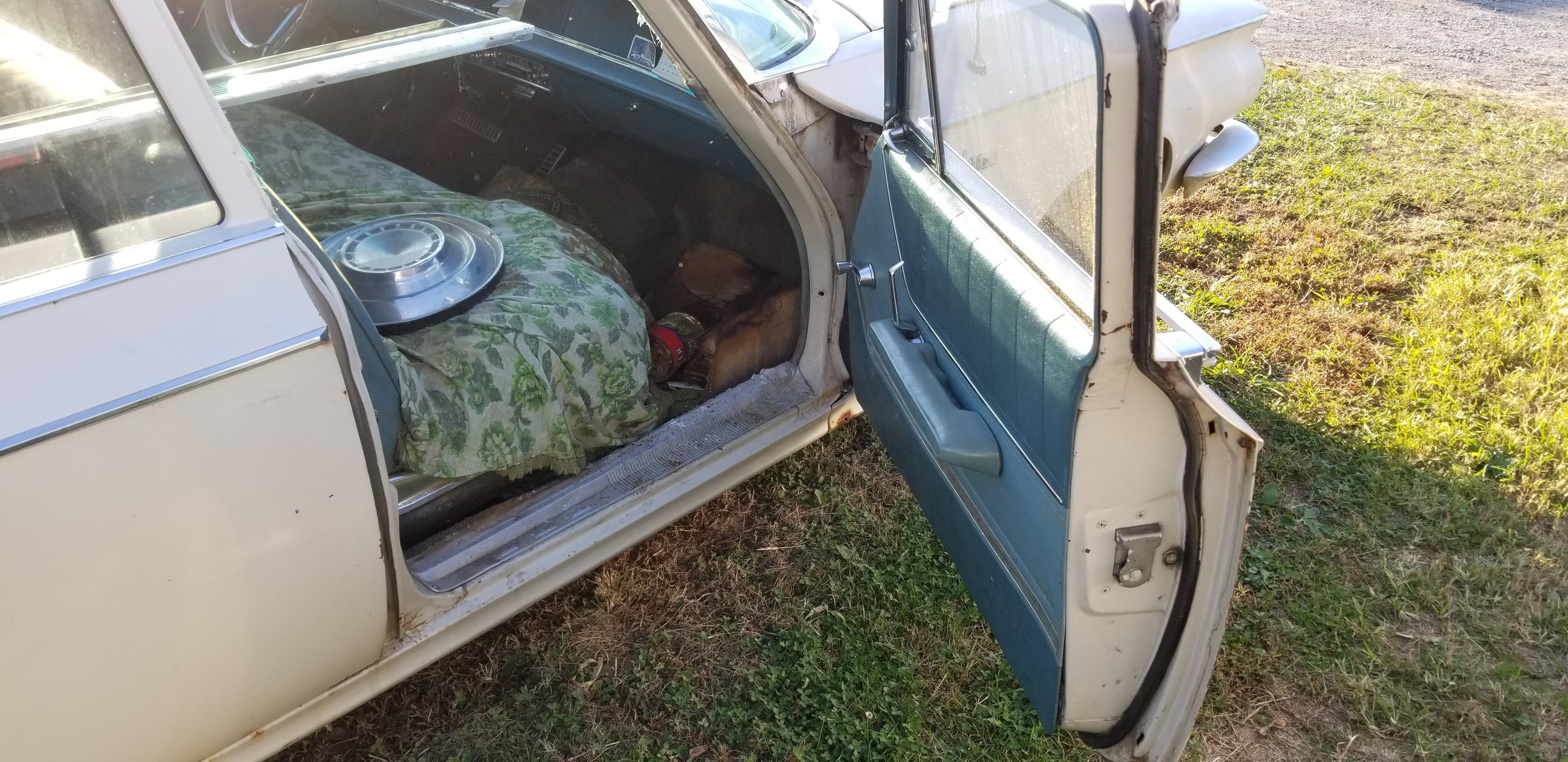 1963 Chrysler 4 Door Sedan W/Title