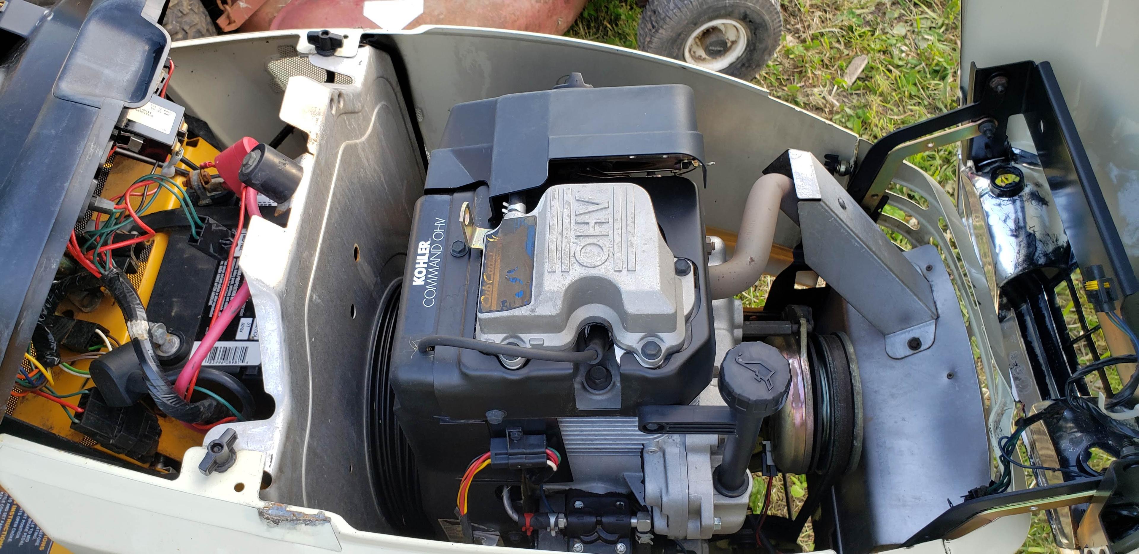 CC HDS 2135 Riding Mower