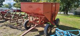 Farm King 10' Gravity Wagon