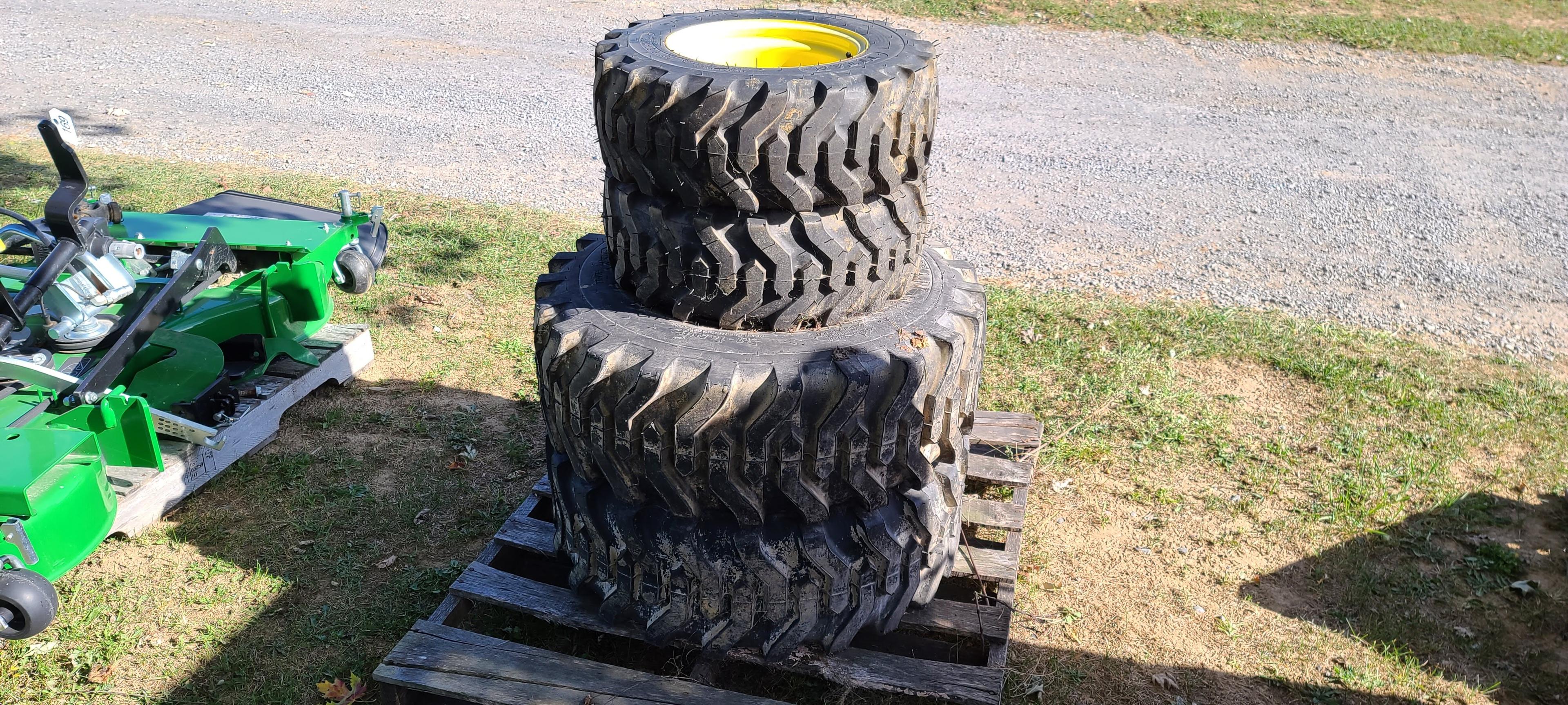 New John Deere 4000 Series Compact Tracor Tires