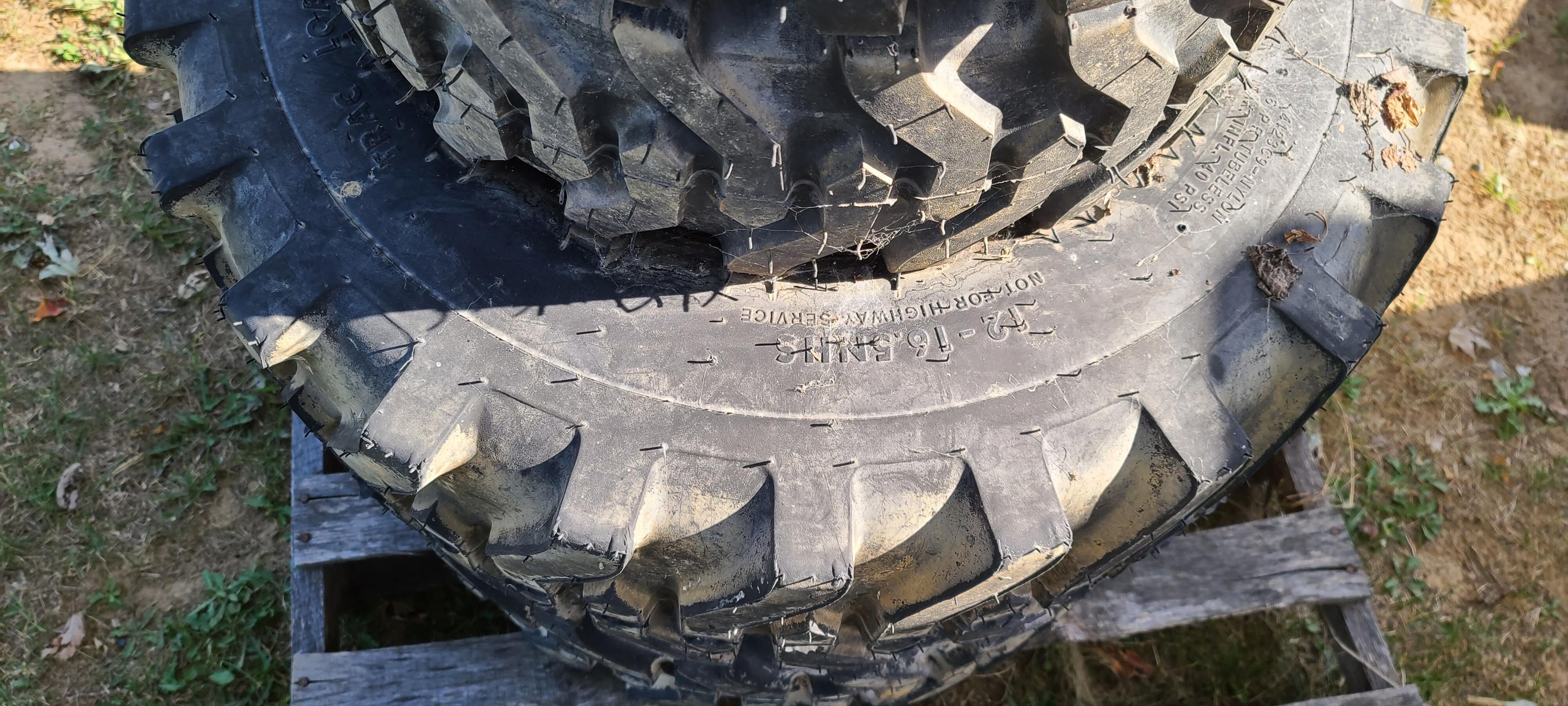New John Deere 4000 Series Compact Tracor Tires