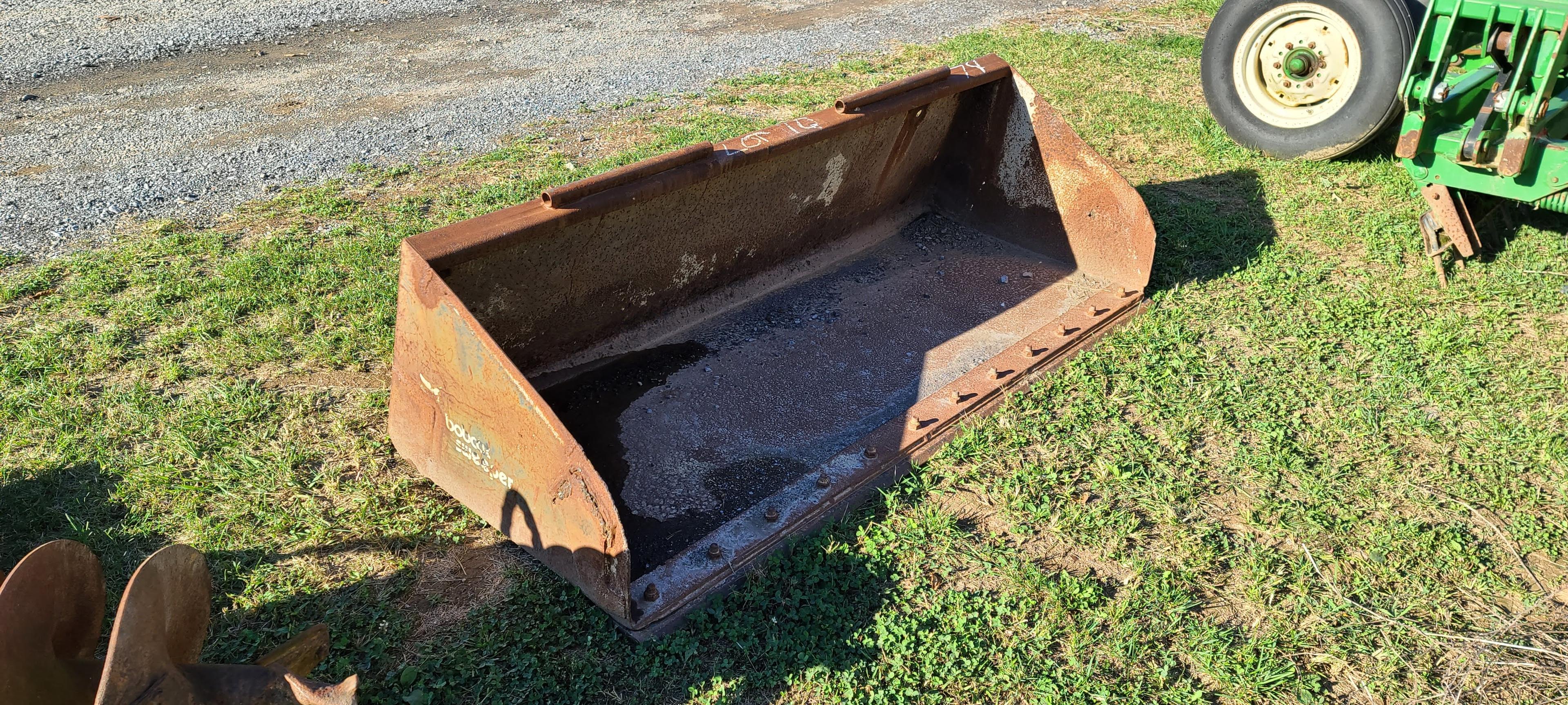 Bobcat Universal Quick Attach bucket