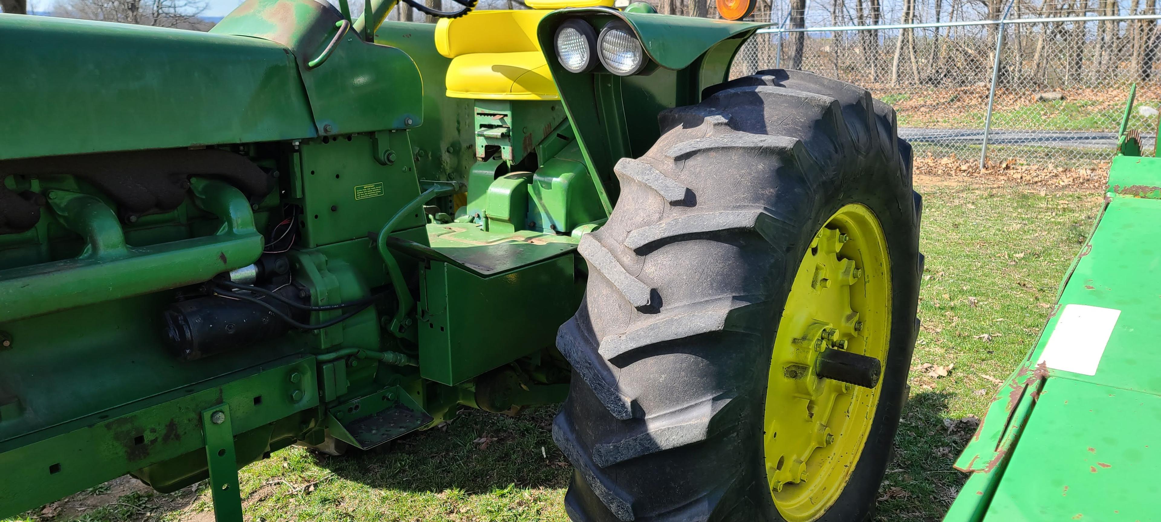 John Deere 4020 Tractor (RIDE AND DRIVE)