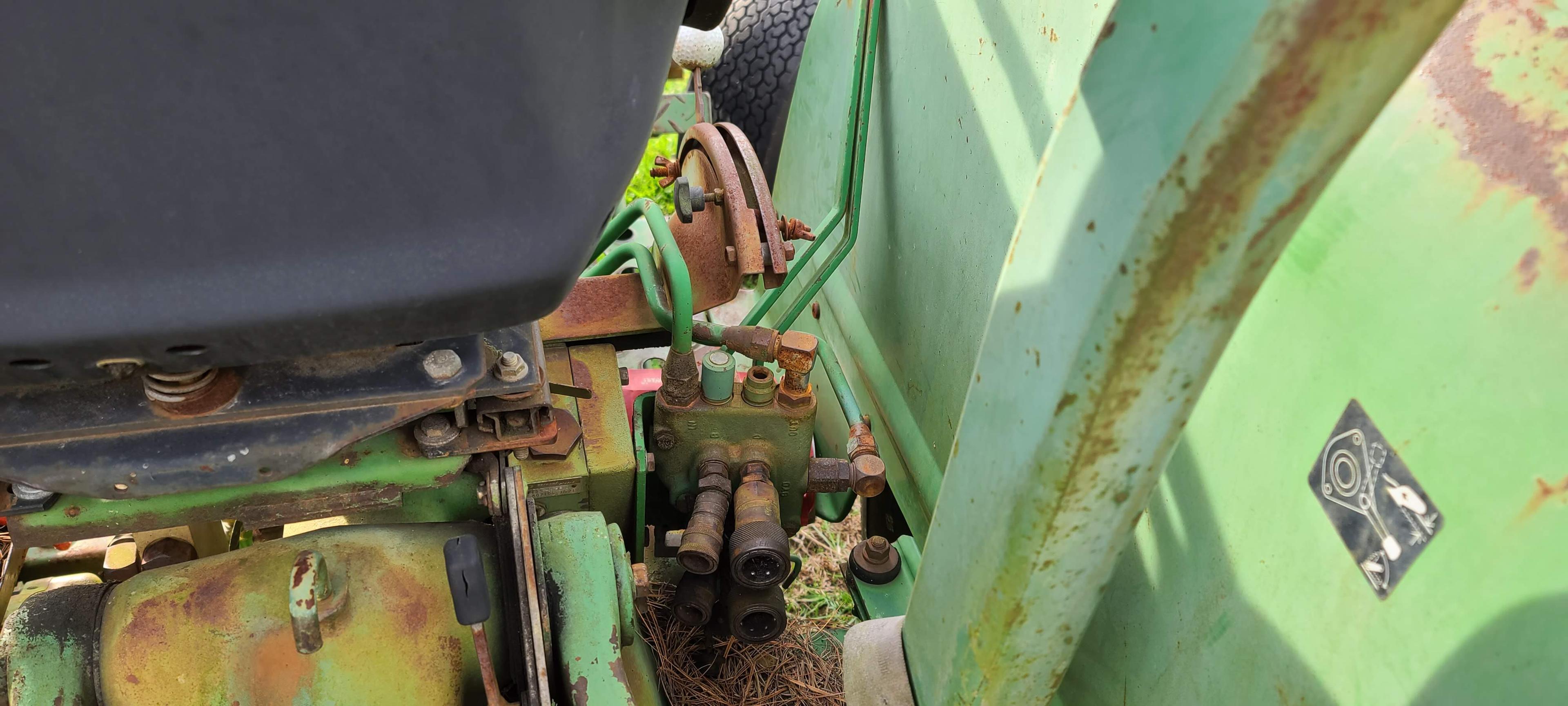 John Deere 1050 Tractor (RUNS)