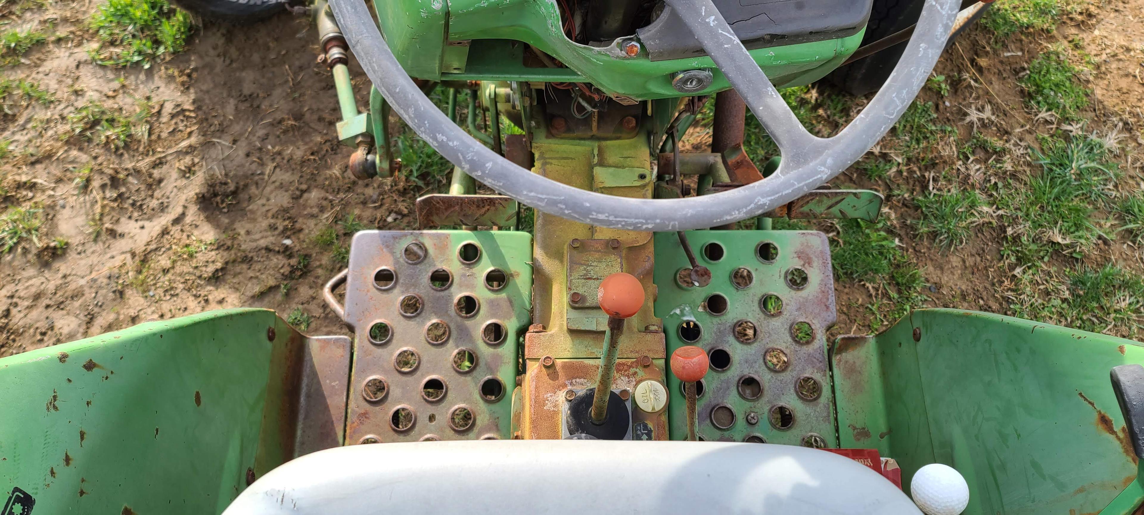 John Deere 1050 Tractor (RUNS)