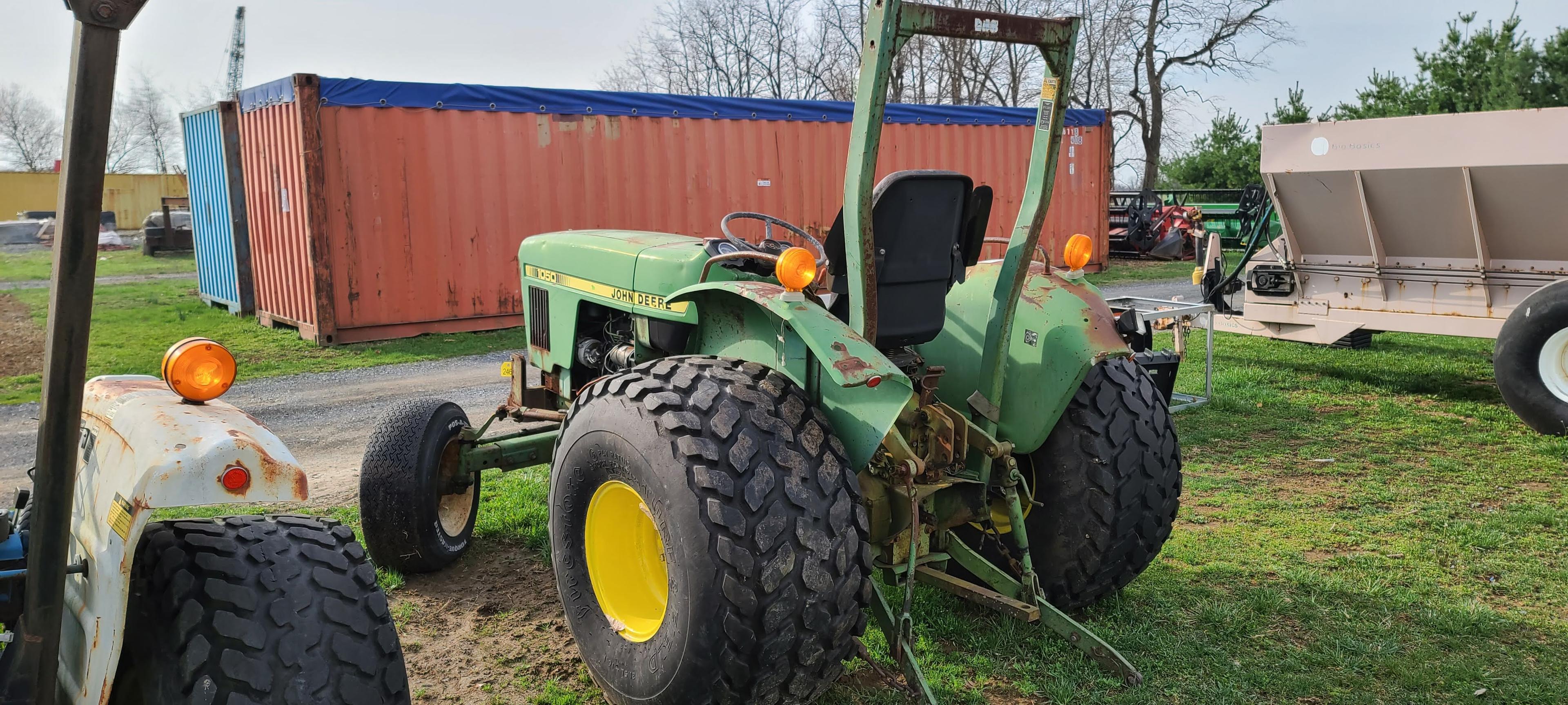 John Deere 1050 Tractor (RUNS)