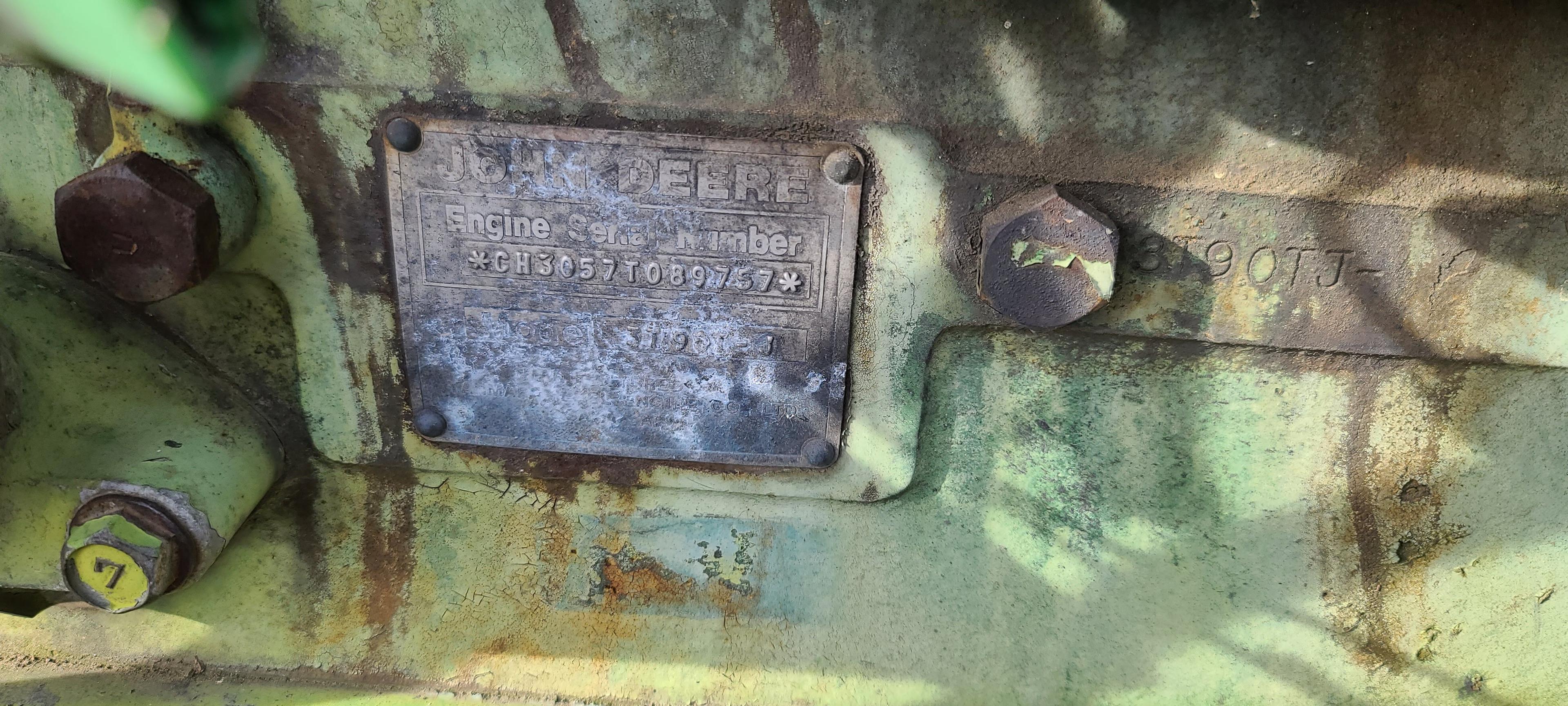 John Deere 1050 Tractor (RUNS)