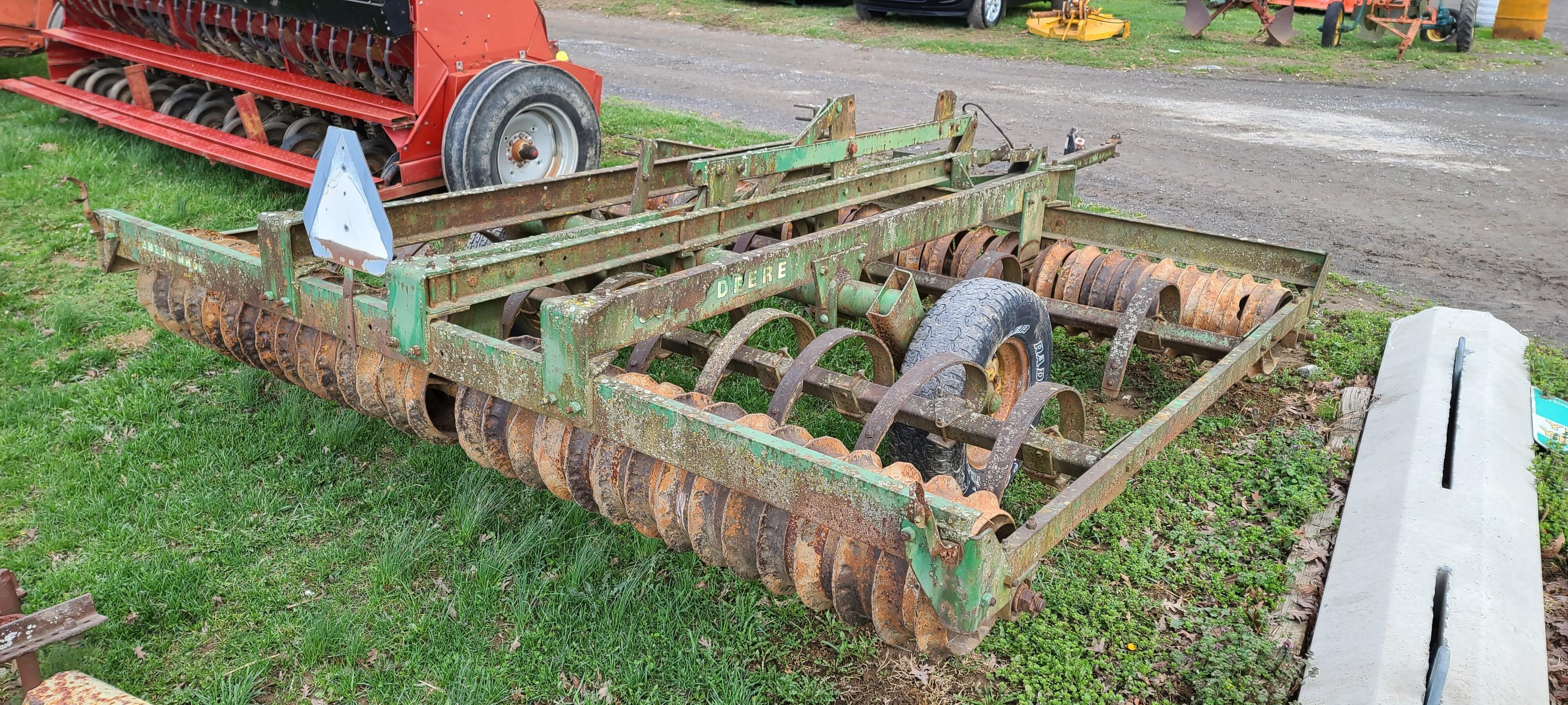 John Deere Cultimulcher (LOCAL FARMER)