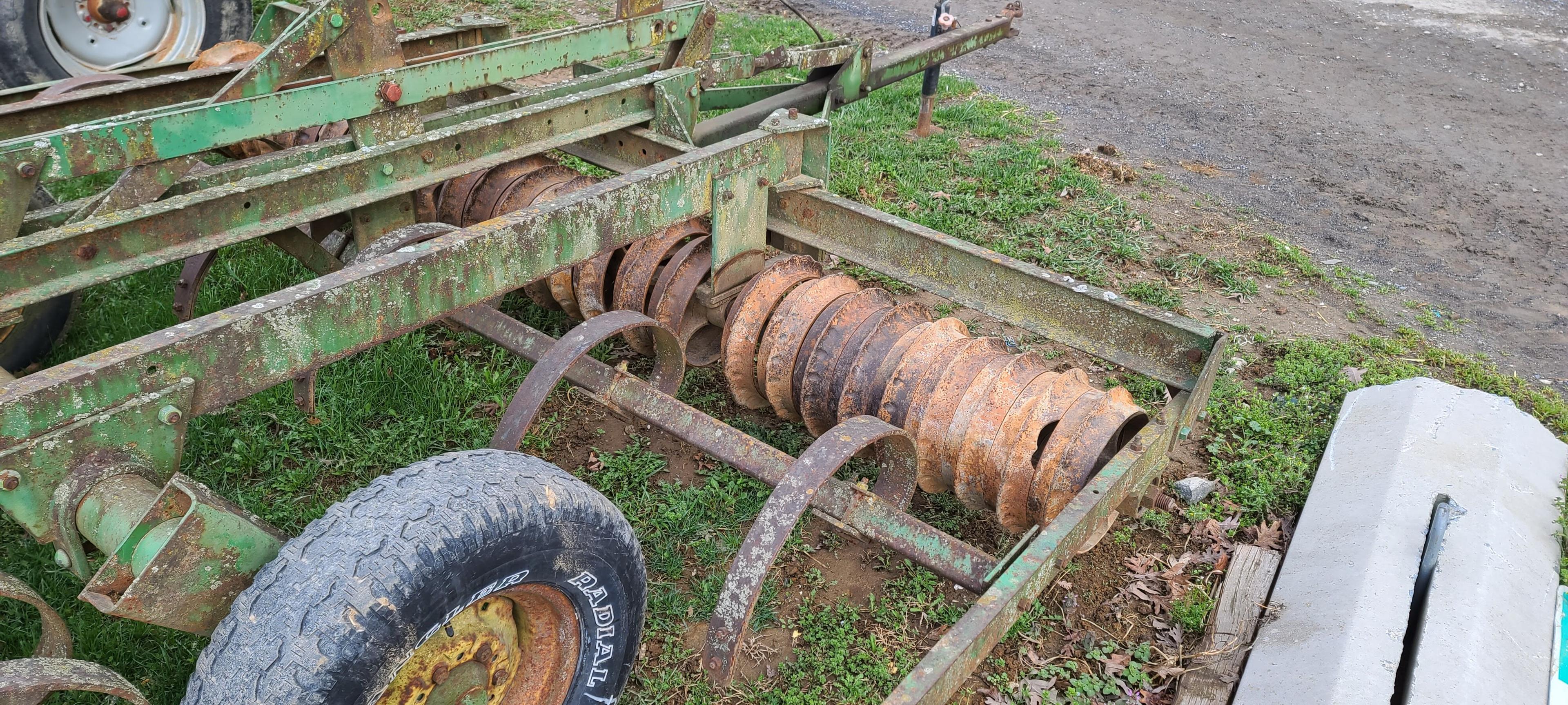 John Deere Cultimulcher (LOCAL FARMER)