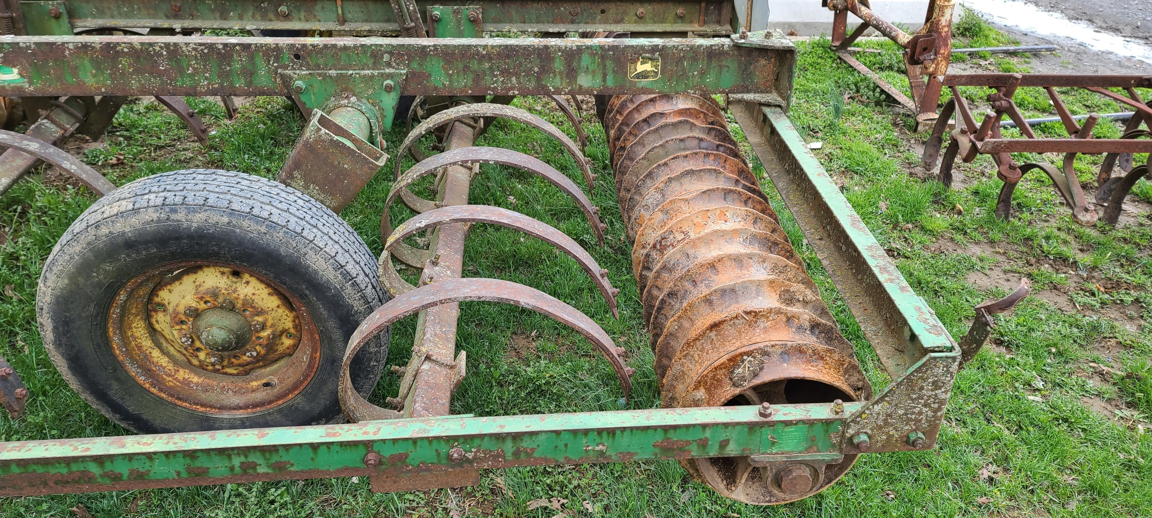 John Deere Cultimulcher (LOCAL FARMER)