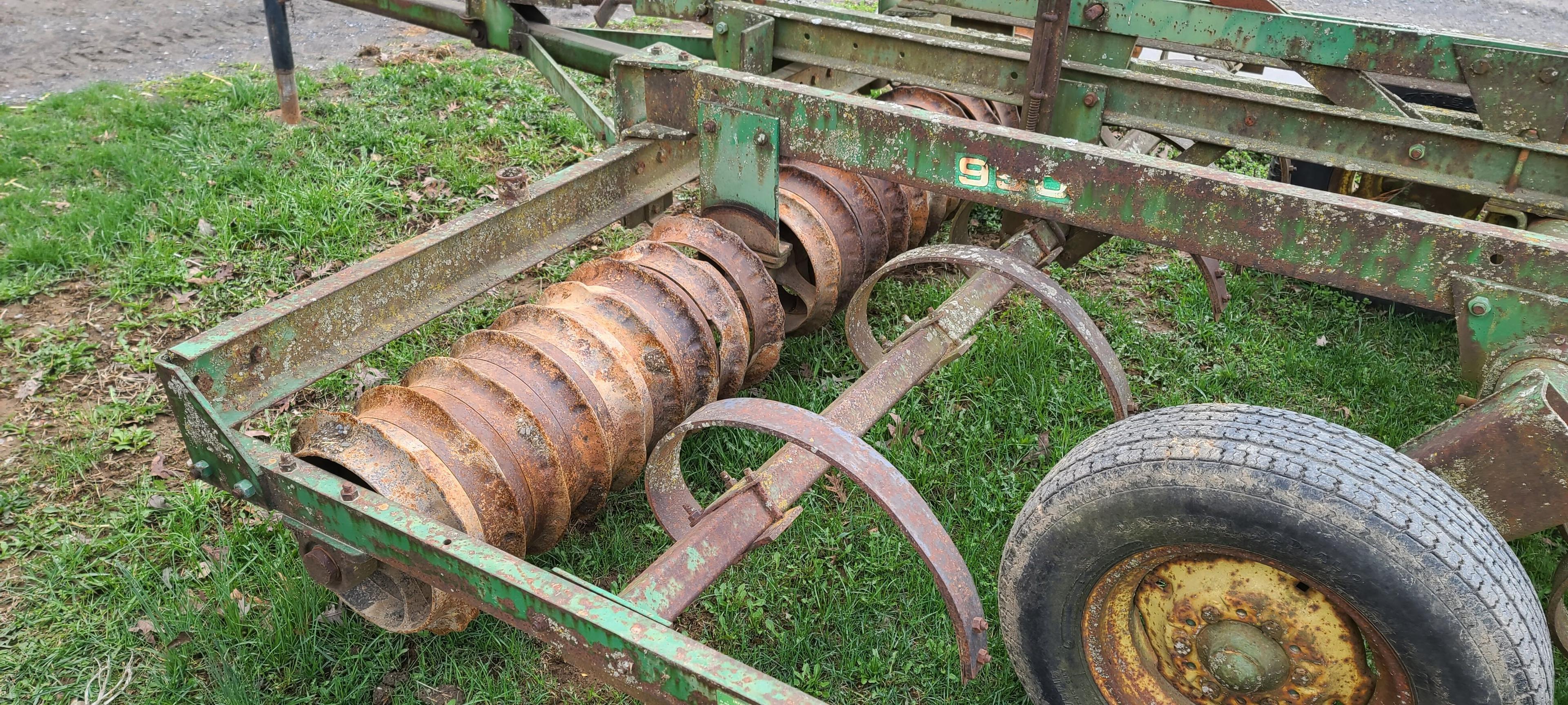 John Deere Cultimulcher (LOCAL FARMER)
