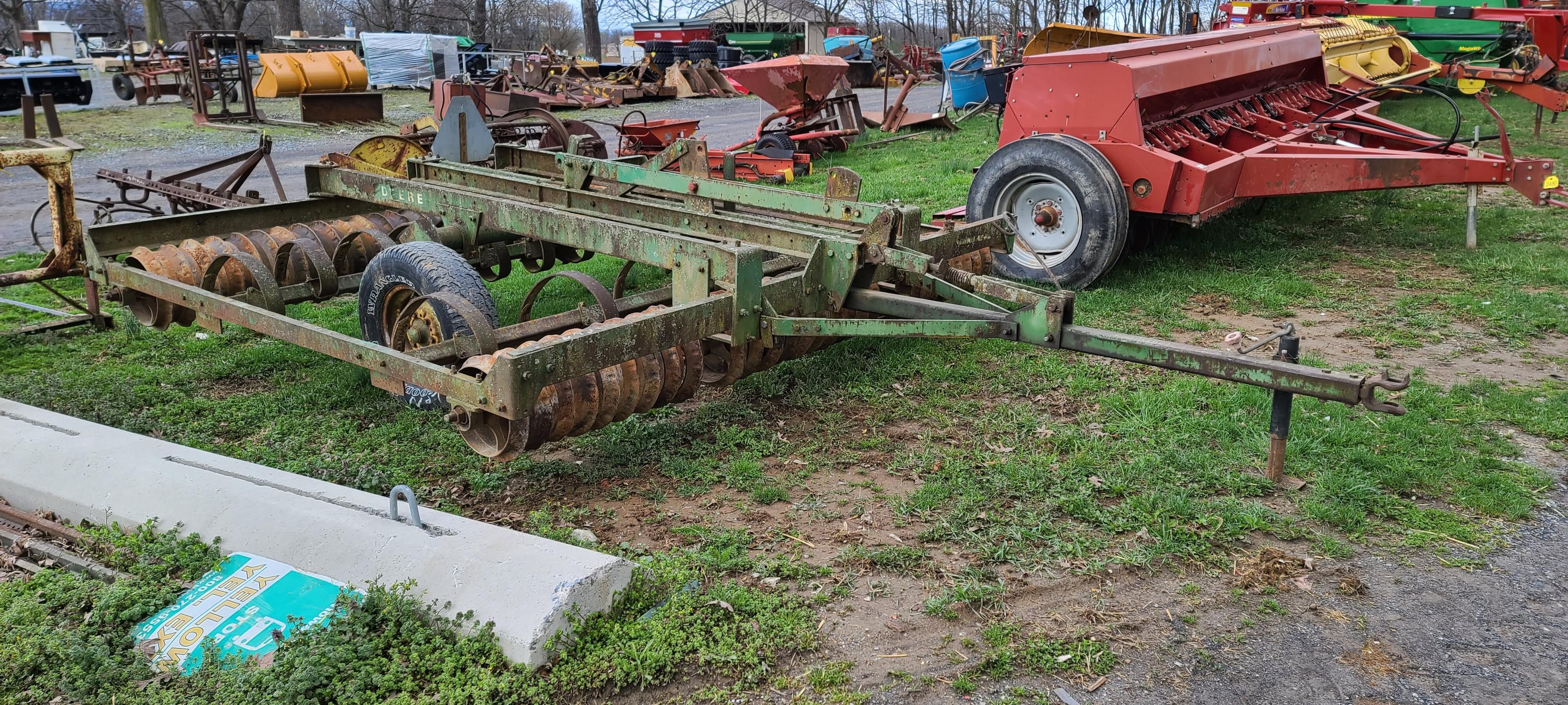 John Deere Cultimulcher (LOCAL FARMER)