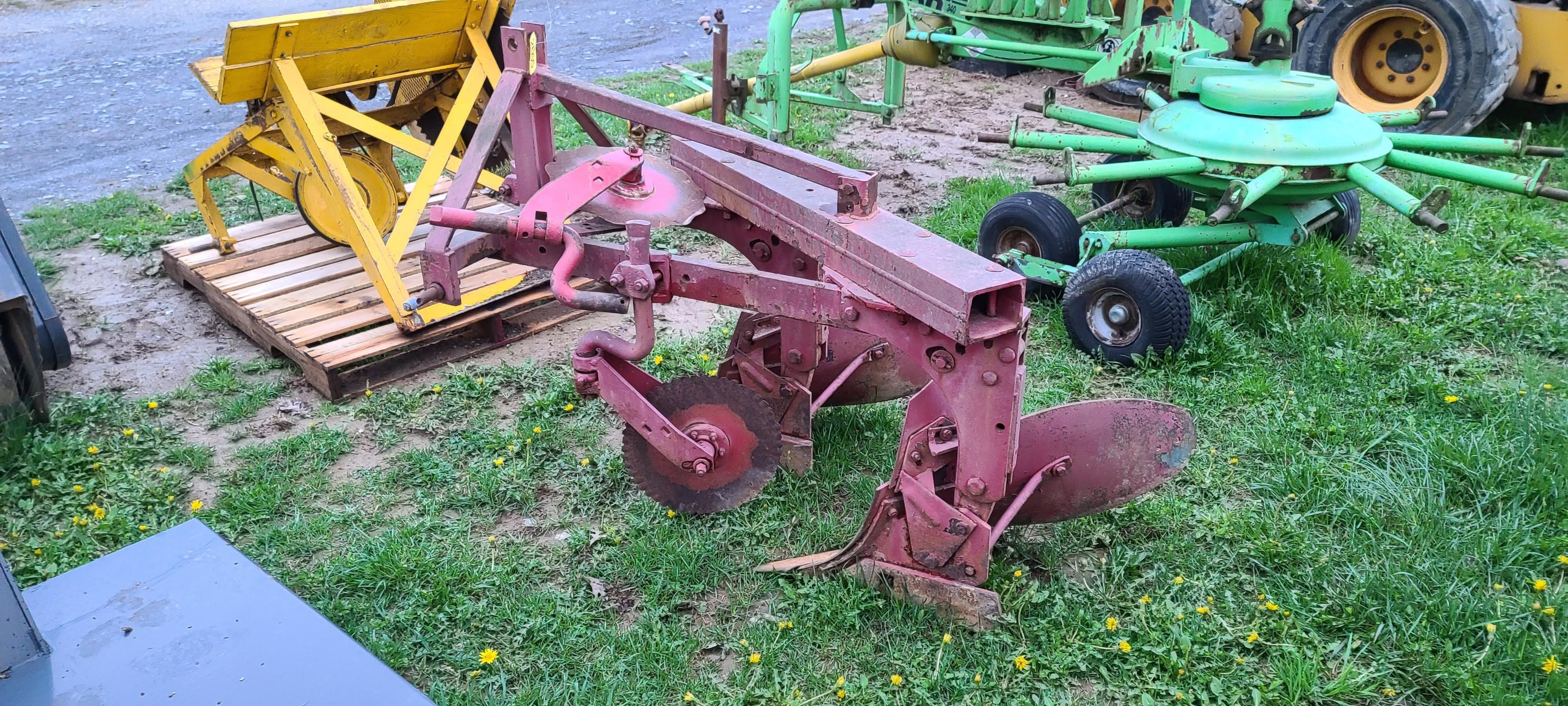 International 2x 3pt. Plow