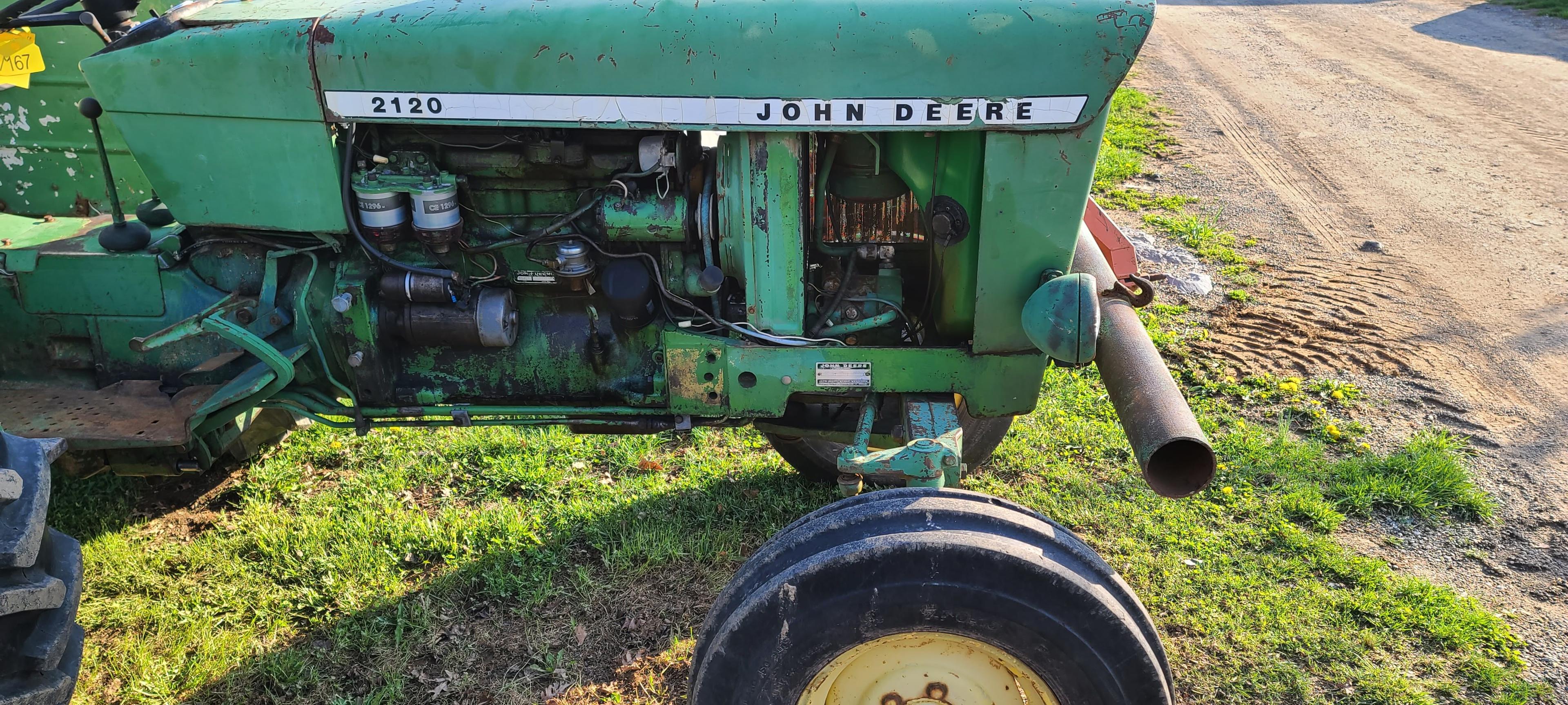 John Deere 2120 Tractor (RUNS)