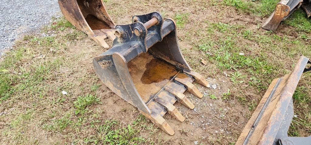 Gannon 24" Tooth Bucket.