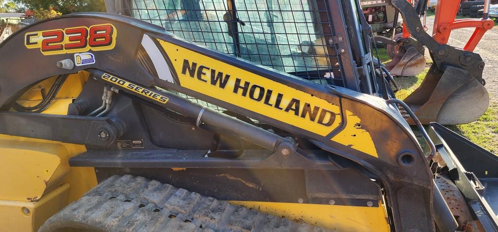 2016 New Holland C238 Skidloader (RIDE AND DRIVE)