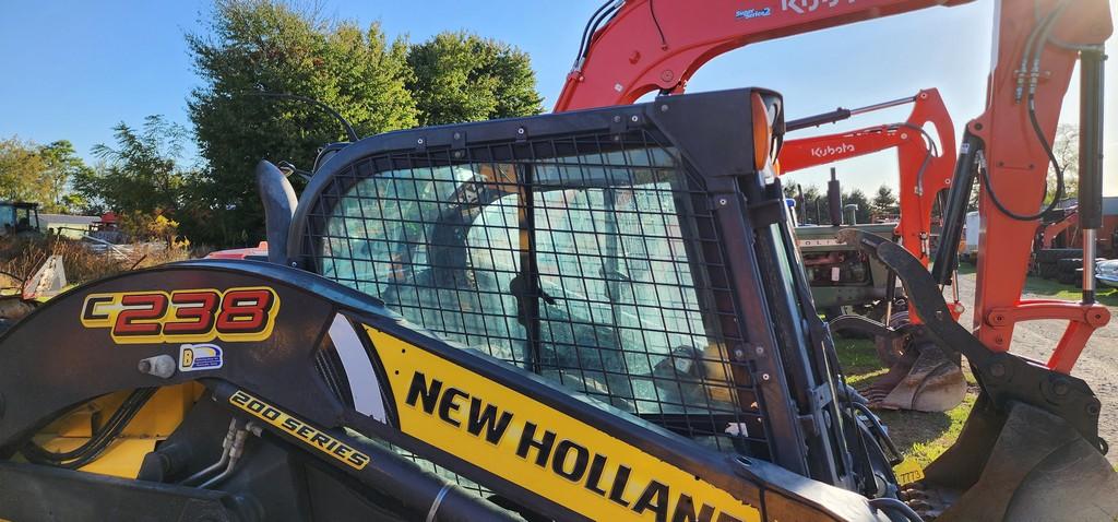 2016 New Holland C238 Skidloader (RIDE AND DRIVE)